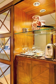 Grand Room, 1 King Bed, City View
