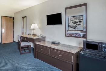Suite, 1 King Bed, Non Smoking, Club Lounge Access