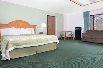 Studio Suite, 1 King Bed, Non Smoking
