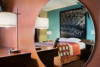 Standard Room, 1 Queen Bed, Accessible, Non Smoking