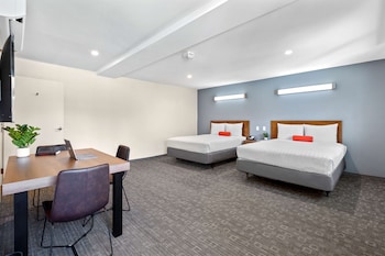 Deluxe Room, 2 Queen Beds, Courtyard Area
