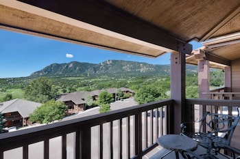 Room, 1 King Bed, Mountain View