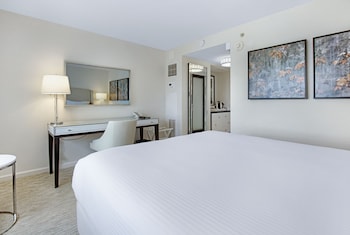 Deluxe Room, 1 King Bed (Club Level )