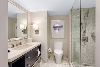 Junior Suite, 1 King Bed (Club Level)