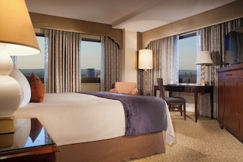 Deluxe Room, 1 Queen Bed, Accessible (with Roll-In Shower)