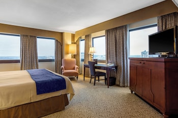 Deluxe Room, 1 Queen Bed, Accessible
