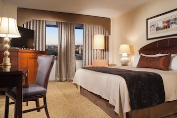 Deluxe Room, 1 Queen Bed, Accessible (with Roll-In Shower)