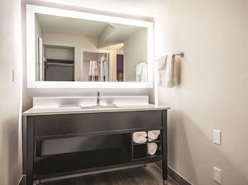 Deluxe Suite, 1 King Bed with Sofa bed, Non Smoking (2 Room)