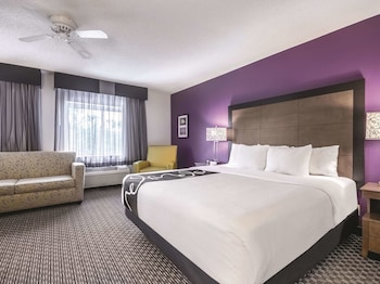 Deluxe Suite, 1 King Bed with Sofa bed, Non Smoking