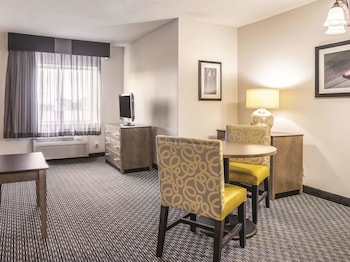 Deluxe Suite, 1 King Bed with Sofa bed, Non Smoking (2 Room)