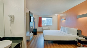 Standard Room, 1 Queen Bed, Accessible, Non Smoking