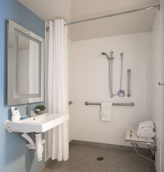 Deluxe Room, 2 Double Beds, Accessible (Roll-In Shower, Smoke Free)