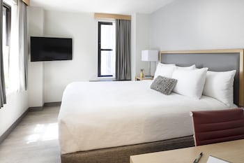 Standard Room, 1 King Bed, Accessible (Roll-In Shower, Smoke Free)