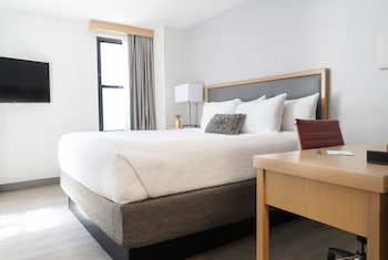 Standard Room, 1 King Bed, Accessible (Roll-In Shower, Smoke Free)
