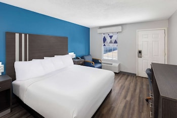 Deluxe Room, 1 King Bed, Accessible, Non Smoking (Mobility)