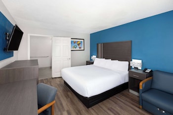 Deluxe Room, 1 King Bed, Accessible, Non Smoking (Mobility)