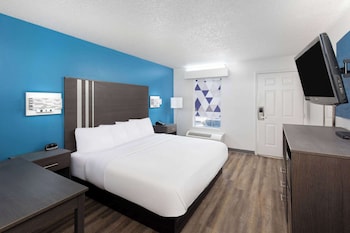 Room, 1 King Bed, Accessible, Non Smoking (Mobility)