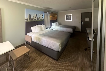 Standard Room, 2 Queen Beds, Top Floor, Non Smoking