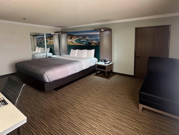 Standard Room, 1 King Bed, Non Smoking