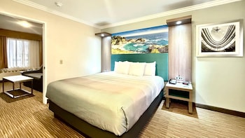 Suite, 1 King Bed with Sofa Bed, Non Smoking