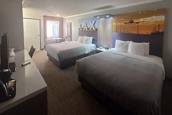 Standard Room, 2 Queen Beds, Top Floor, Non Smoking