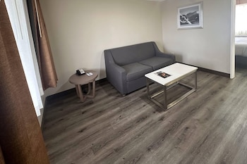 Suite, 1 King Bed with Sofa Bed, Non Smoking