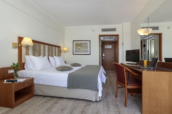 Standard Room, 3 Twin Beds, Non Smoking, City View