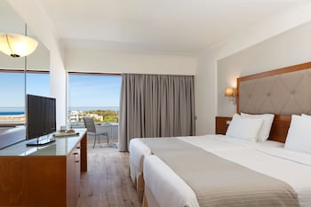 Standard Room, 2 Twin Beds, Non Smoking, Partial Sea View