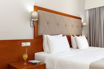 Standard Room, 1 Queen Bed, Non Smoking, City View