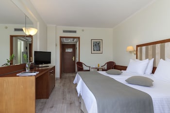 Standard Room, 1 Queen Bed, Non Smoking, City View