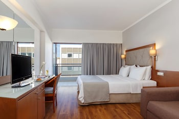 Standard Room, 1 Queen Bed, Non Smoking, City View