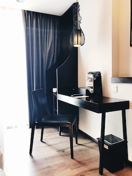 Superior Room, 1 King Bed, City View (Classic)