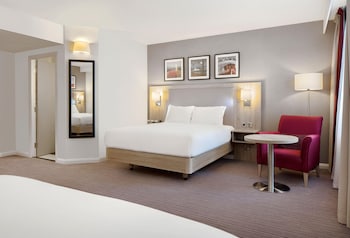 Family Room, 2 Queen Beds (Deluxe)