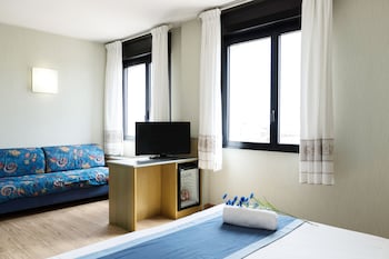 Standard Room, Multiple Beds, Smoking