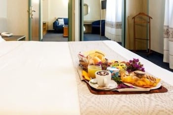 Standard Room, Multiple Beds, Smoking