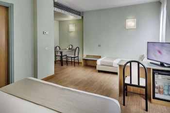 Standard Room, Multiple Beds, Smoking