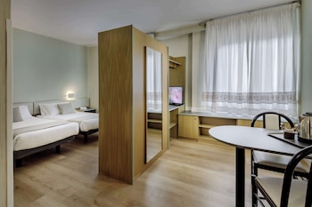 Standard Room, 2 Twin Beds, Smoking