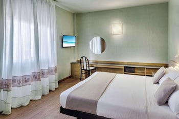 Standard Room, Multiple Beds, Smoking