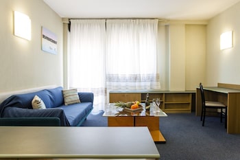 Standard Room, Multiple Beds, Smoking
