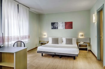 Standard Room, Multiple Beds, Smoking