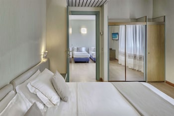 Standard Room, Multiple Beds, Smoking