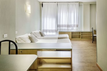 Standard Room, Multiple Beds, Smoking