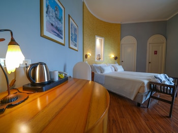 Suite, 1 Queen Bed, Valley View