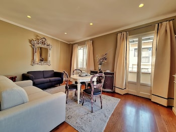 Deluxe Apartment, Annex Building