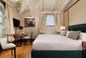 Deluxe Double or Twin Room (Premium Signoria View)
