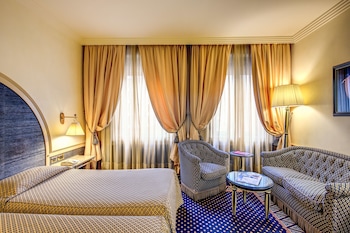 Family Room (2 adults + 1 child)