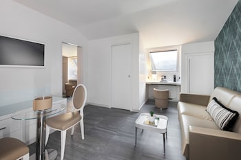 Suite, Hot Tub (Spa access)