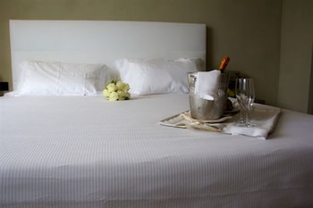 Classic Double Room Single Use, Lake View