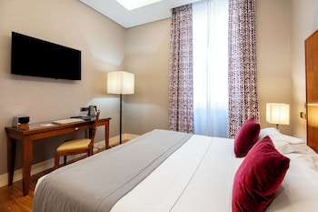 Family Room, 2 Bedrooms, 2 Bathrooms