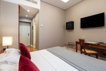 Family Room, 2 Bedrooms, 2 Bathrooms